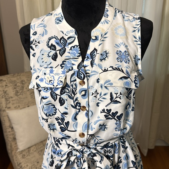 Croft & Barrow Y neck shirtdress. - Picture 3 of 7